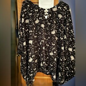 Beautiful flowing black top - BOHO style great XL